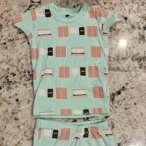 *GENTLY WORN/LIKE NEW* Monica & Andy 3T S'Mores Print Pajama Set